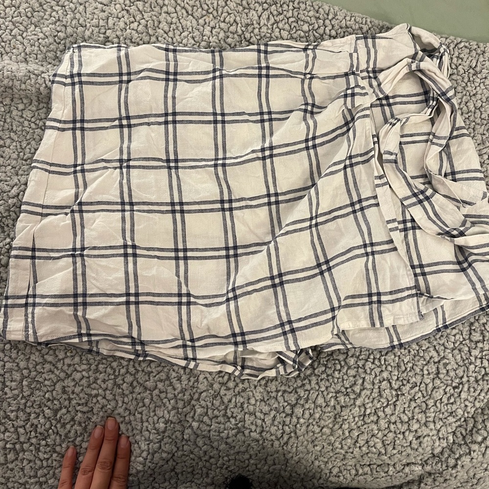 🌟🌟Abercrombie and Fitch White and Blue Wrap Skort